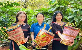 Cô gái Gia Rai lan tỏa tinh thần bảo tồn, phát huy giá trị từ nghề đan lát truyền thống