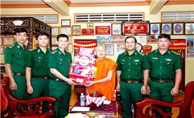 BĐBP TP. Cần Thơ thăm, tặng quà các chùa Khmer dịp Lễ Sene Dolta năm 2025