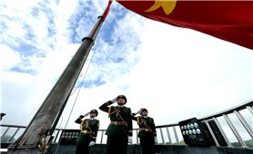 Hình ảnh thiêng liêng trong Lễ thượng cờ tại Cột cờ Quốc gia Lũng Cú sáng 2/9