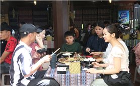 Buôn cổ của đồng bào Ê Đê hút khách dịp Quốc khánh