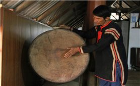 Chiêm ngưỡng “kho báu” văn hóa trong những ngôi nhà dài
