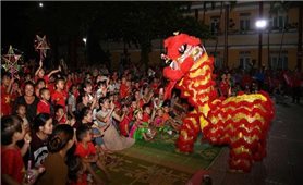 Ấm áp đêm hội trăng rằm nơi biên giới Pa Tần