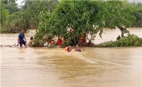 Miền núi Thanh Hóa căng mình ứng cứu dân vùng lũ