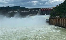 Mở cửa xả đáy hồ thủy điện Hòa Bình, 6 tỉnh thành phải bảo đảm an toàn