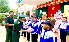 Trao gần 1,6 tỷ đồng Nâng bước em đến trường cho học sinh biên giới Gia Lai