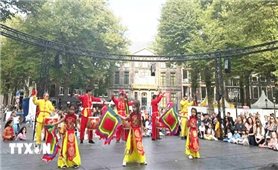 Giai điệu “Inh lả ơi” dân tộc Thái vang lên nơi đất khách Hà Lan