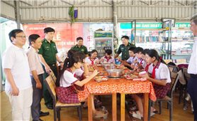 Đồn Biên phòng Thạnh An đồng hành cùng học sinh xã đảo