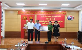 Thứ trưởng Bộ Dân tộc và Tôn giáo Nông Thị Hà thăm, làm việc và trao kinh phí hỗ trợ đồng bào vùng lũ Nghệ An