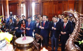 Tổng Bí thư Tô Lâm dâng hương tưởng niệm Chủ tịch Hồ Chí Minh tại Nghệ An