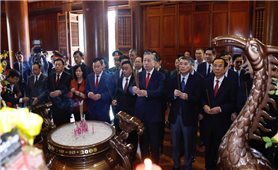 Tổng Bí thư Tô Lâm dâng hương tưởng niệm Chủ tịch Hồ Chí Minh tại Nghệ An