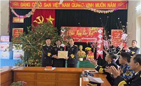 Hải quân Vùng 1 mang hơi ấm mùa Xuân ra đảo xa