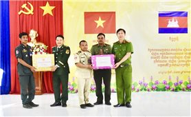 Sơ kết phong trào kết nghĩa cụm dân cư hai bên biên giới Việt Nam - Campuchia