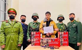 Lai Châu: Bắt giữ đối tượng vận chuyển trái phép pháo hoa qua biên giới