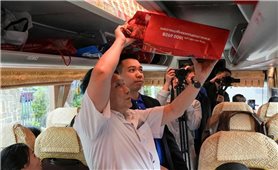 “Chuyến xe yêu thương” đưa bệnh nhân và người nhà bệnh nhân về quê đón Tết