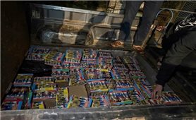 Độ chế ngăn bí mật trên xe bán tải để để vận chuyển pháo nổ