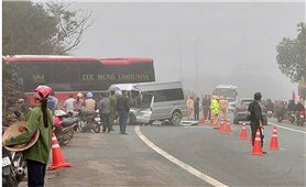 Va chạm xe giường nằm và xe 16 chỗ ở Lạng Sơn, 6 người thương vong