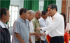 Thứ trưởng Bộ Dân tộc và Tôn giáo Y Vinh Tơr chúc Tết đồng bào DTTS tại Cần Thơ