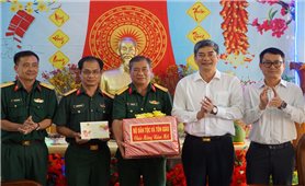 Thứ trưởng Bộ Dân tộc và Tôn giáo Y Vinh Tơr thăm, chúc Tết Đoàn Kinh tế - Quốc phòng 959