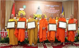 Cần Thơ: Công bố quyết định và trao Giáo chỉ tấn phong cho 40 Tăng, Ni