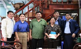 Thứ trưởng Y Thông thăm, chúc Tết các đồng chí nguyên lãnh đạo là người DTTS tỉnh Quảng Ngãi