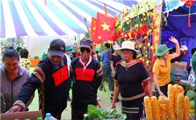 Lung linh sắc màu ở phiên chợ vùng cao Khánh Hòa