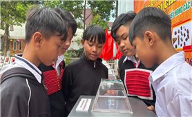 Mang Bảo vật quốc gia Sưu tập mũi khoan đá Thác Hai đến gần cộng đồng