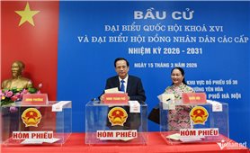 Bộ trưởng Đào Ngọc Dung bỏ phiếu tại phường Yên Hòa, Hà Nội