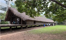 Độc đáo ngôi nhà dài của người Ê Đê giữa lòng Hà Nội