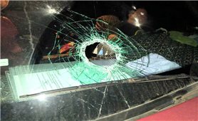 Ô tô vỡ kính hàng loạt trên cao tốc qua Quảng Trị, nghi bị ném đá