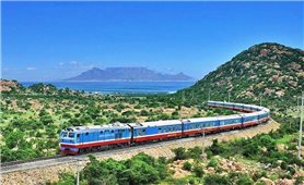 Ngắm Việt Nam qua khung của sổ tàu