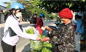 Chợ làng của đồng bào DTTS giữa khu phố thị