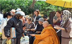 Nhiều phần quà được trao tới người dân có hoàn cảnh khó khăn tại Lâm Đồng