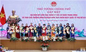 Thủ tướng: Phụ nữ Việt Nam vượt qua chính mình, trở thành lực lượng nòng cốt, nhân tố kiến tạo tiến trình đổi mới và phát triển