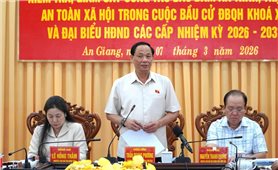 Phó Chủ tịch Quốc hội Trần Quang Phương kiểm tra công tác bầu cử tại An Giang