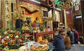 Rộn ràng lễ hội Đền Bà Men trên Vịnh Hạ Long