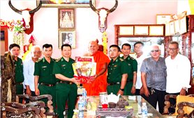 Bộ đội Biên phòng Cần Thơ thăm, chúc Tết Chôl Chnăm Thmây đồng bào Khmer
