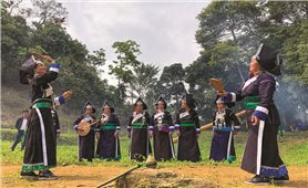 Từng phụ kiện, trang phục của người Pa Dí đều gắn liện với cội nguồn của tộc người