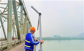 Khẩn trương thi công “lá chắn nhân văn” trên cầu Bến Thủy 1