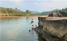 Báo động về nguy cơ đuối nước từ việc tắm sông Đăk Bla