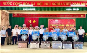 Trao nhà Đại đoàn kết cho đồng bào Công giáo khó khăn