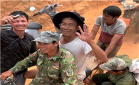 Xuyên đêm băng rừng tìm ông lão 70 tuổi sau hơn 2 ngày đi lạc