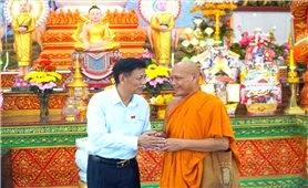 Đoàn công tác Hội đồng Dân tộc thăm, chúc Tết Chôl Chnăm Thmây đồng bào Khmer tại Cà Mau