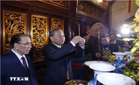 Trang nghiêm Lễ dâng hương tưởng niệm các Vua Hùng trên đỉnh núi Nghĩa Lĩnh