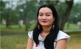 Cô gái Mạ kể chuyện về bản làng bằng trải nghiệm và niềm tự hào