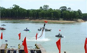 [PHOTO] Rộn ràng ngày hội “Âm vang hồ Thác Bà”