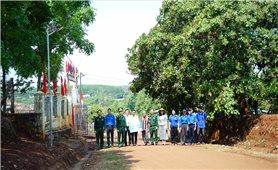 Thắp sáng thôn làng vùng biên