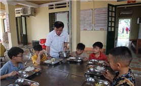 Siết chặt quản lý, bảo đảm chất lượng bữa ăn cho học sinh vùng cao