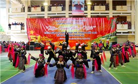 [Photo] Ấn tượng màn múa khèn, múa khăn của các 