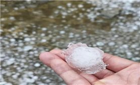 Mưa đá làm thủng mái 53 ngôi nhà tại xã vùng cao Lào Cai