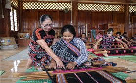 Mô hình kinh tế tập thể tạo sinh kế bền vững cho phụ nữ DTTS